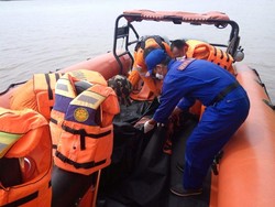 Mayat Perempuan Nyaris Bugil Ditemukan Mengapung di Banyuasin