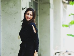 Cut Keke Tersenyum Saat Dina Lorenza Ramai Dijodohkan dengan Ariel NOAH