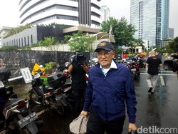 Usai Diperiksa KPK, Dirut RS Medika Hanya Lempar Senyum