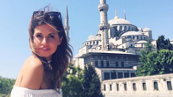 Foto: Liburannya Pramugari Seksi yang Bikin Iri