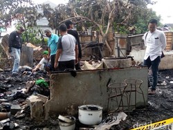 Tewaskan 1 Orang, Polisi Periksa Saksi dan Olah TKP Kebakaran Warung