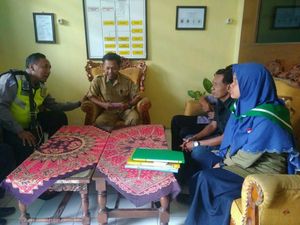 Leganya Pelajar Ini Setelah Tunggakan Sekolahnya Dilunasi Polisi