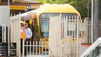 Foto: Kereta yang Kecelakaan di Sydney dan Bikin Penumpang Terbang