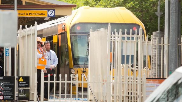 Foto: Kereta yang Kecelakaan di Sydney dan Bikin Penumpang Terbang