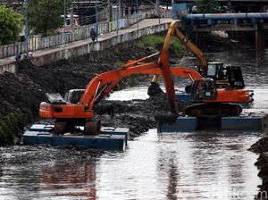 Lancarkan Aliran Sungai, Lumpur BKB Dikeruk