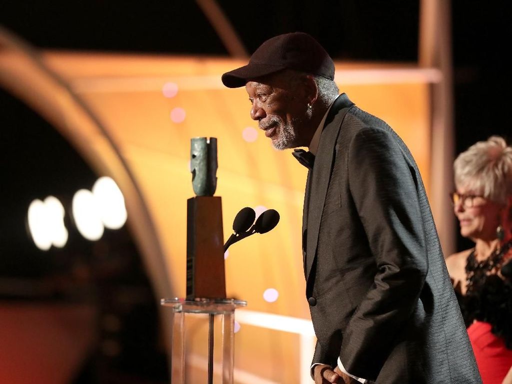 Didera Isu Pelecehan, Penghargaan Film bagi Morgan Freeman Ditinjau Ulang Didera Isu Pelecehan, Penghargaan Film bagi Morgan Freeman Ditinjau Ulang