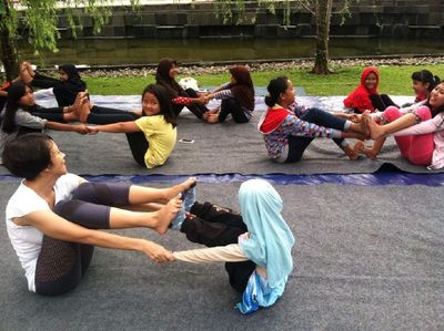 Gemasnya Melihat Anak-anak Melakukan Gerakan Yoga