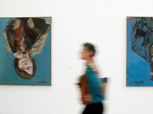 Pelukis Jerman Baselitz Pamerkan 90 Lukisan Terbalik