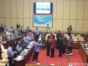 Rapat di DPR, Susi Dapat Ucapan Selamat Ulang Tahun