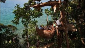 Mengintip 8 Restoran Unik di Dunia Bernuansa Hutan hingga Air Terjun