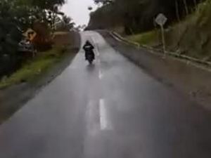 Belajar dari Kasus Moge Masuk Jurang, Ini Pentingnya Pahami Rambu