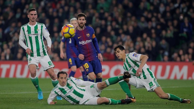 Messi-Suarez Menangkan Barca atas Betis 5-0 Messi-Suarez Menangkan Barca atas Betis 5-0