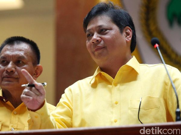Airlangga Umumkan Pengurus Baru Golkar