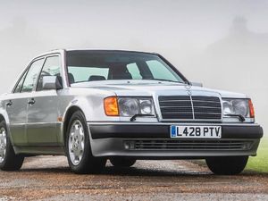 Mr. Bean Lelang Dua Mobil Langka Miliknya