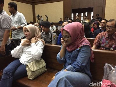 Foto: Pemandangan Berbeda di Sidang Setya Novanto