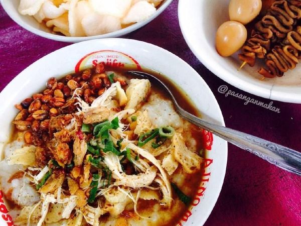 Bikin Senyum! Begini Tata Cara Makan Bubur Ayam Tak Diaduk