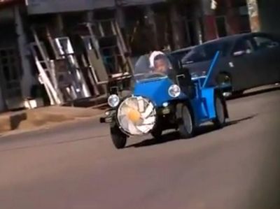 Foto: Petani Asal China Ini Berhasil Ciptakan Mobil Tenaga Angin