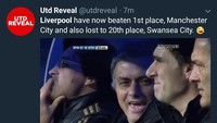 Foto manajer Jose Mourinho Jose Mourinho tersenyum melecehkan juga muncul menyindir kekalahan Liverpool. (Foto: Twitter @utdreveal)