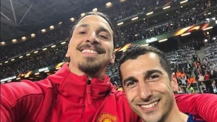 Ibra Kirim Pesan Perpisahan untuk Mkhitaryan