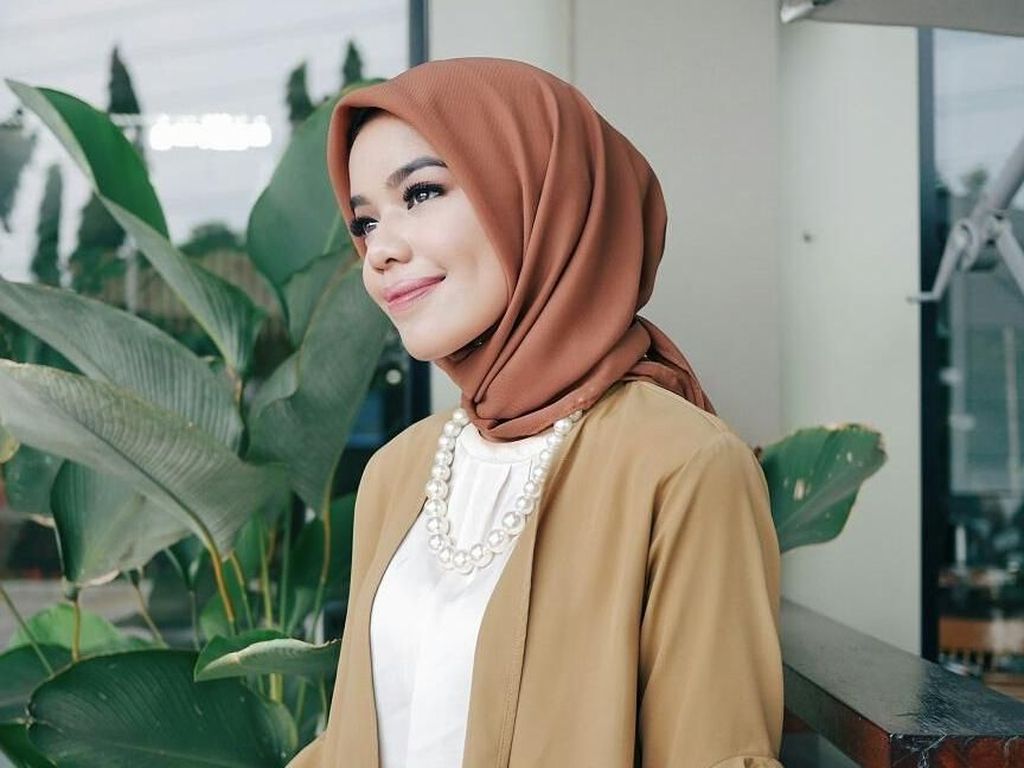 Ini Bedanya Hijab Segi Empat Voile dan Polycotton yang Hits di 2018