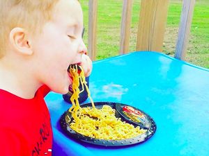 Jangan Salah, Anak Juga Bisa Terkena Emotional Eating Lho Bunda