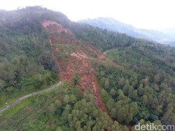 Pembersihan Longsor di Trenggalek Terkendala Mobilisasi Alat Berat