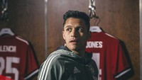 Sanchez tadinya lebih sering dikaitkan dengan Manchester City, tapi ternyata lebih memilih berlabuh di MU. Foto: Twitter @ManUtd.