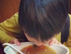 Duh! Si Kecil Nggak Mau Makan Kalau Nggak Pakai Kuah