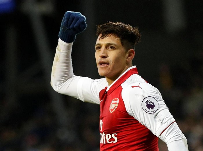 Soccer Football - Premier League - West Bromwich Albion vs Arsenal - The Hawthorns, West Bromwich, Britain - December 31, 2017   Arsenal's Alexis Sanchez celebrates scoring their first goal    REUTERS/Darren Staples    EDITORIAL USE ONLY. No use with unauthorized audio, video, data, fixture lists, club/league logos or 