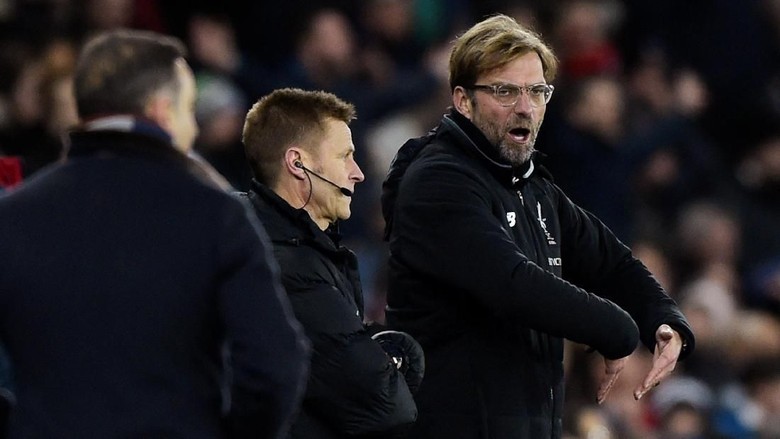 Liverpool Kalah, Klopp Ribut dengan Suporter Lawan Lalu Minta Maaf Liverpool Kalah, Klopp Ribut dengan Suporter Lawan Lalu Minta Maaf