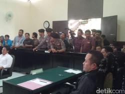 Terdakwa Kasus Demo Berlogo Palu Arit Divonis 10 Bulan Penjara