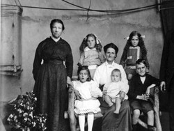 Kumpulan Foto Ungkap Kehidupan Kelas Pekerja Australia Sebelum Perang