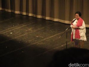 Lewat Teater, Mega Ajak Jokowi-Ketum Parpol Cairkan Suasana Politik