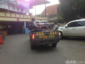 Peras Sopir, Pelaku Derek Liar Ditangkap Polisi di Cawang