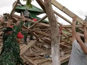 Kala Kopassus Terjun Membantu Korban Gempa Lebak