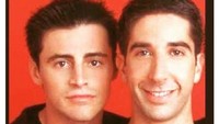 Jika Mkhitaryan tampak sedih, maka Sanchez terlihat senang atas transfernya. Ya kira-kira ekspresinya seperti foto dua cast serial Friends ini, Matt Le Blanc dan David Schwimmer (Foto: Instagram @dabondilegend)