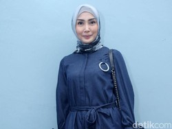 Cerita Hijrah Fenita Arie yang Menyentuh Hati