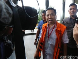 Kapan Ungkap Nama Lain Penerima Duit e-KTP? Novanto: Lihat Besok