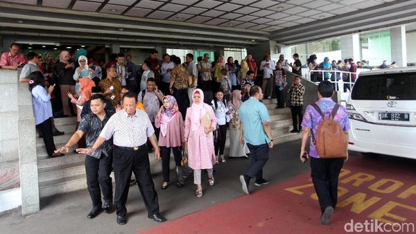 Riuh di DPR Saat Gempa Guncang Jakarta