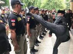 Viral Wali Kota Mataram Tendang Satpol PP, Ini Cerita di Baliknya