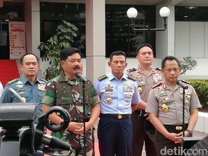 Jokowi Minta TNI-Polri Persuasif Tangani Konflik saat Pilkada Jokowi Minta TNI-Polri Persuasif Tangani Konflik saat Pilkada