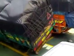 Video Truk Goyang dan Foto Jalan Retak Bukan Akibat Gempa Banten