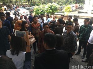 Sandiaga Ikut Keluar Balai Kota Saat Gempa