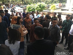 Sandiaga Ikut Keluar Balai Kota Saat Gempa
