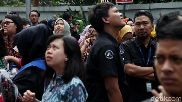 Begini Ekspresi Kepanikan Warga Jakarta Pasca Gempa