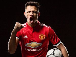 #Alexis7 Resmi Gabung MU Hebohkan Medsos Sedunia