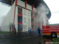 Stadion Kandang PS TNI dan Persiba Bantul Kebakaran