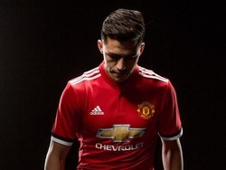 Alexis Sanchez Ditantang Main di Kandang Klub Divisi Empat Liga Inggris