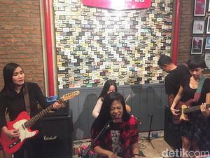 Kikan eks Coklat Sebut Dolores ORiordan Pengaruhi Keputusannya Bermusik Kikan eks Coklat Sebut Dolores ORiordan Pengaruhi Keputusannya Bermusik