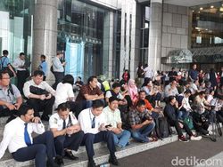 Pegawai di Gedung BEI Berhamburan Pasca Gempa